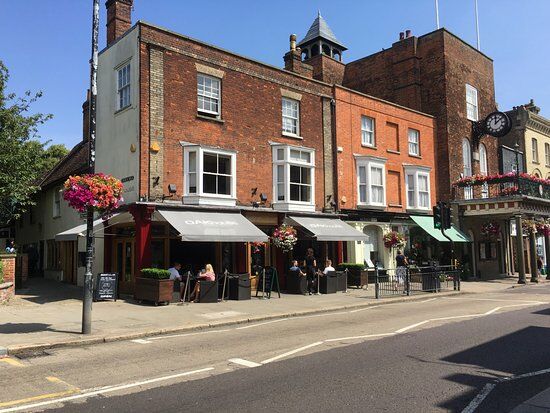 OAK House Bar and Cafe