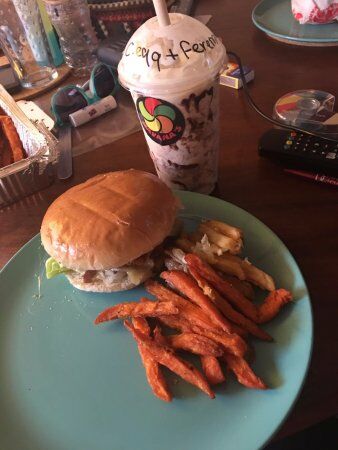 Havana's Burgers & Shakes