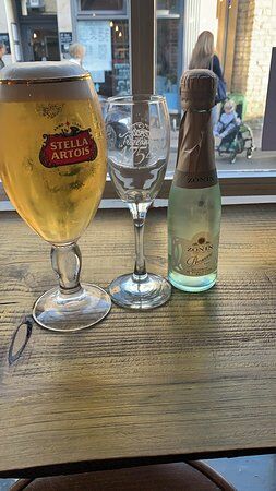 Mad Hatter Wine Bar