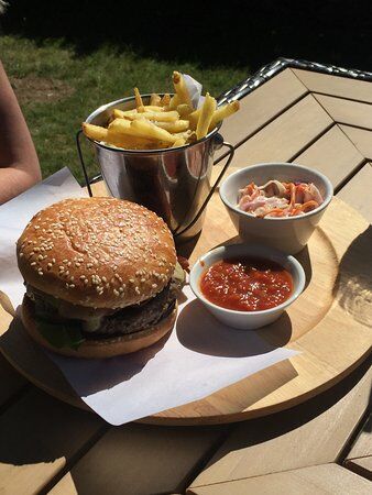 Dog House Hotel Restaurant & Bar