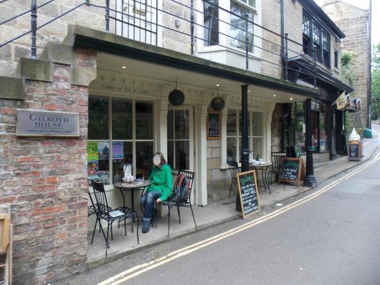 Elle Estelles Cafe