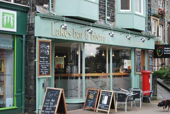 Lakes Bar & Bistro