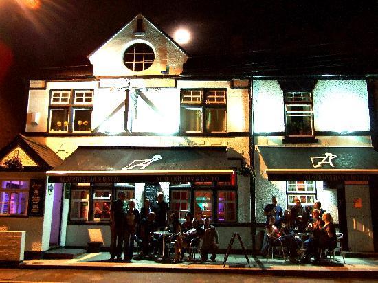 Alberto's Bar & Bistro