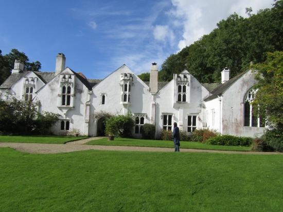 Bradley Manor
