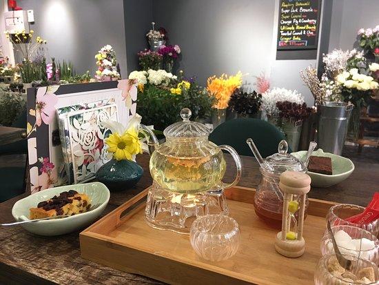 7 Flowers & Tea