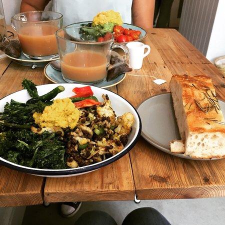 Pom Kitchen