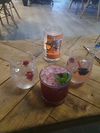 Howard's Neighbourhood Bar