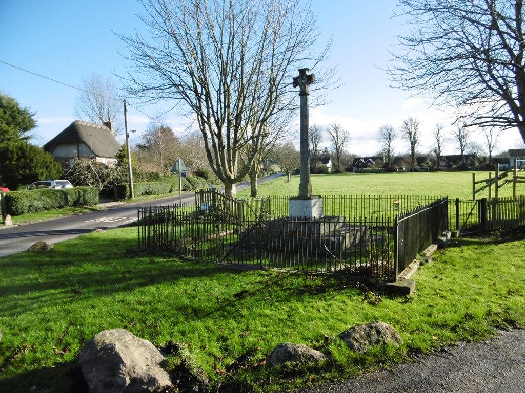 Wilcot War Memorial and railings