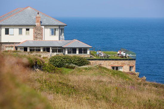 Lewinnick Lodge