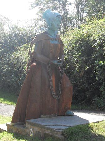 Alice Nutter Statue