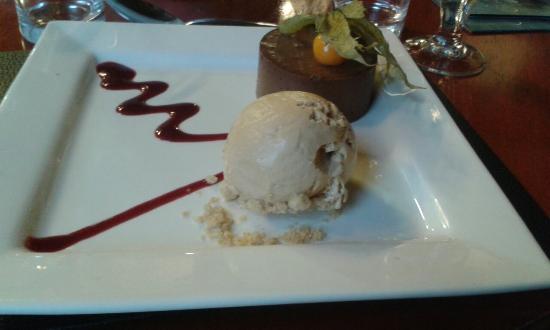 The Finch Hatton Arms Hotel and Restaurant