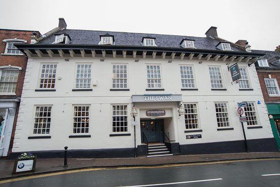 The Swan Stonehouse Pizza & Carvery