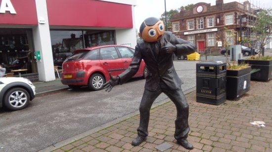 Frank Sidebottom Statue