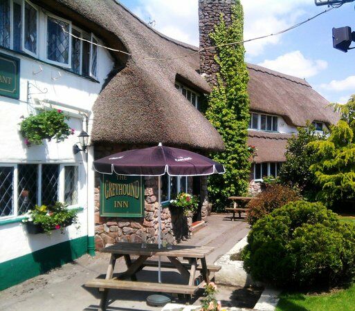 Greyhound Country Inn
